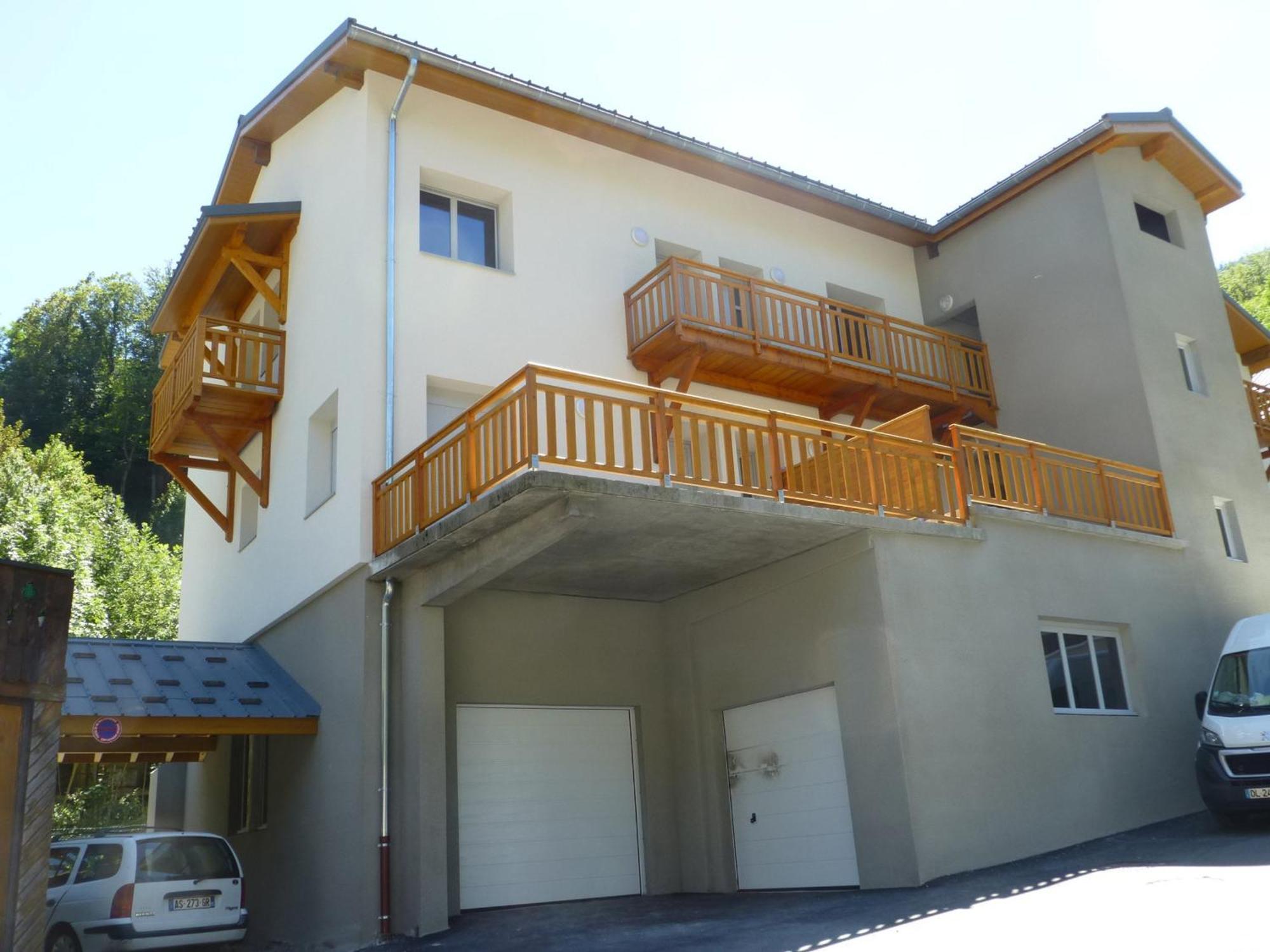 Appartement Neuf 2* Au Centre De Brides Avec Terrasse, Proche Telecabines Et Commerces - Fr-1-512-41 Exterior photo